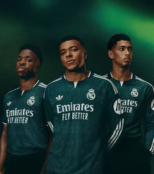 Real Madrid, din nou în verde    FOTO:  Noul echipament al „galacticilor”   a aprins internetul  » Glume cu Mbappe „Dictatorul” și cu Matrix