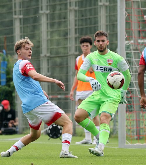 Lovit!    Portarul român anunțat titular la Stuttgart  în Bundesliga și Champions s-a accidentat. Cât va lipsi