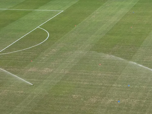 Gazonul de pe Stadionul Steaua se prezintă deplorabil înaintea partidei FCSB - FK Auda Foto GOLAZO.ro .jpeg
