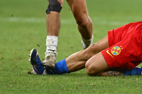Faultul asupra lui Bîrligea la ultima fază a meciului FCSB - Auda Foto Raed Krishan - GOLAZO.ro .jpeg