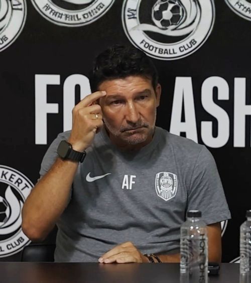 Folha, scurt și la obiect     VIDEO.  Antrenorul de la CFR Cluj,   conferință de un minut și jumătate   după remiza cu Alashkert: „Un rezultat pozitiv”