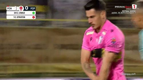 Cătălin Straton a părăsit terenul în lacrimi în prima repriză a meciului cu Petrolul. Foto: Captură Prima Sport