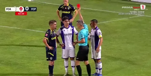 Ricardo Matos l-a lovit cu cotul pe Paul Papp și a fost eliminat. Foto: Captură Prima Sport