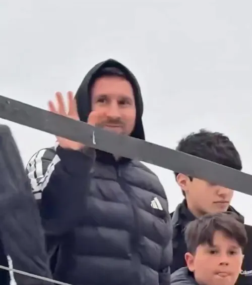 Prima apariție după finala CM    VIDEO:  Unde a fost văzut   Leo Messi,  la câteva zile distanță de la eșecul dureros contra Spaniei » Și-a pus gluga, dar tot a fost reperat