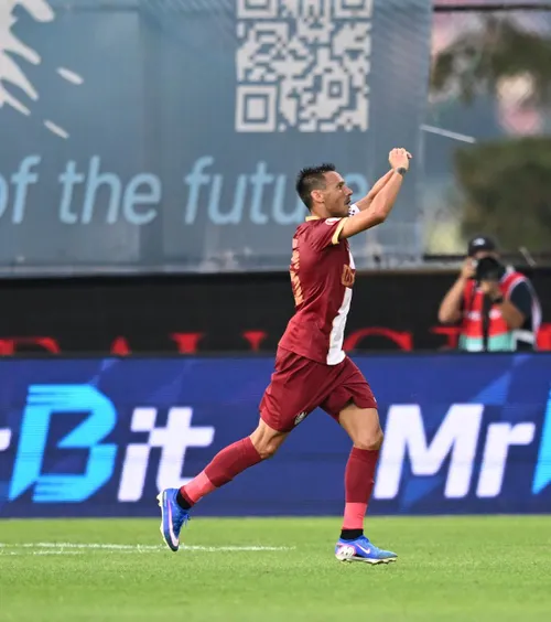 Camora, „săgeți” către contestatari    VIDEO+FOTO:  Gesturile făcute de veteranul CFR-ului, după ce a marcat în Liga 1   la 39 de ani:  „Am avut încredere”