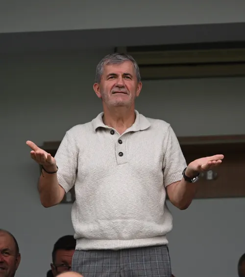 „A dat de două ori «11 metri»”     Valeriu Iftime nu a înțeles  de ce penalty-ul primit de FC Botoșani cu Rapid s-a repetat » Care e explicația