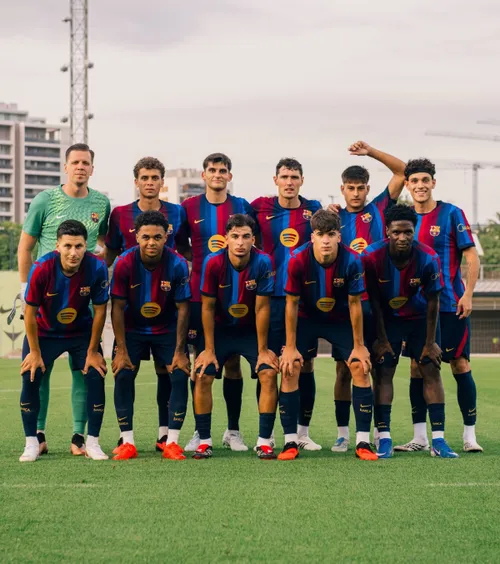 Flick testează La Masia   Antrenorul Barcelonei a luat   17 tineri jucători  în stagiul de pregătire! Cine sunt și ce calități au