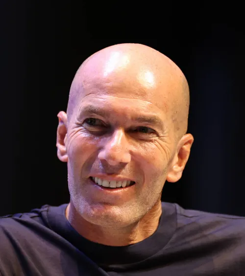 Începe era Zidane  Fostul antrenor al lui Real Madrid, numit selecționerul naționalei Franței în locul lui   Didier Deschamps