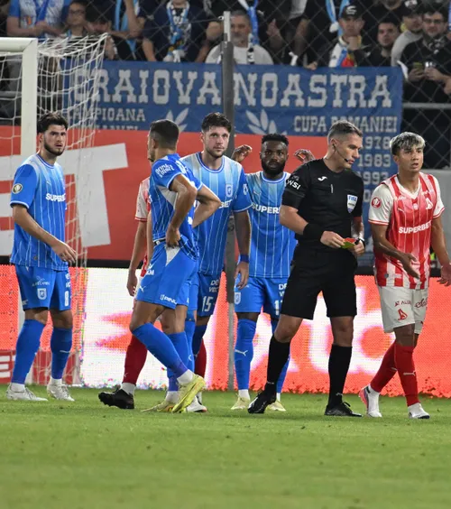  „E singurul care n-a progresat deloc”  Fotbalistul de la Universitatea Craiova   e aspru criticat  de Panduru: „Cel mai slab”