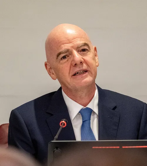 Infantino intervine   Președintele FIFA face noi precizări după ce inițiativa sa a fost dur contestată:   „Nu este o obligație”
