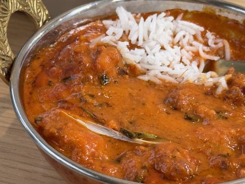 Noul meu nepalez preferat din București este Machhapuchhre, cu pui Tikka Masala la mare înălțime