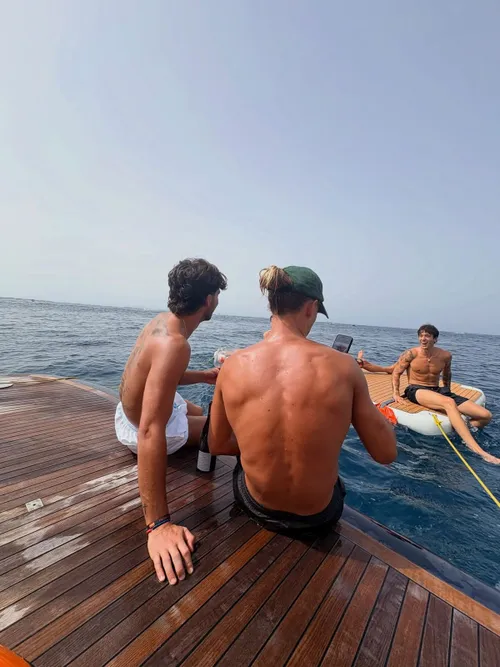 Ferran Torres și Marcos Llorente, plus alți fotbaliști spanioli, au sărbătorit în Ibiza titlul de campioni mondiali