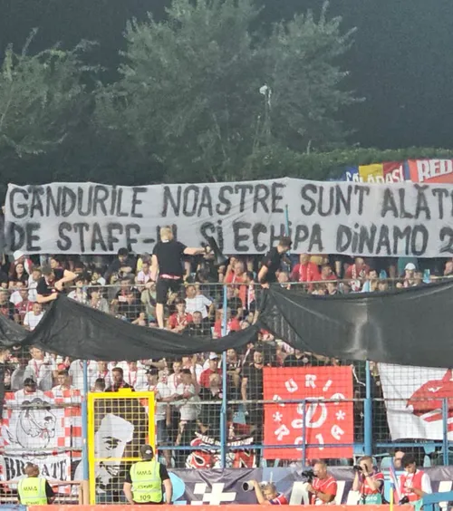 Din nou ținta galeriei   VIDEO:  Moment de reculegere pentru maseurul de la Dinamo II, mesaj de condoleanțe pentru acesta, apoi  injurii la adresa lui Andrei Nicolescu