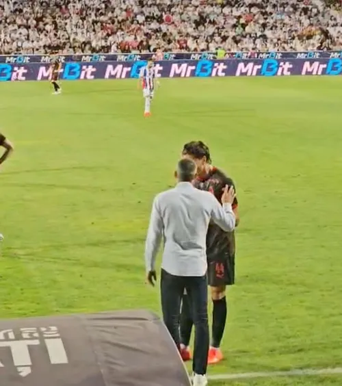 Campos, „dirijorul” lui Dinamo   VIDEO:  Tehnicianul „câinilor” a dat indicații fără încetare la Galați și  l-a enervat pe arbitrul Găman