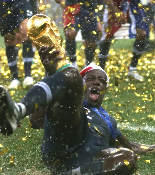 Și-a vândut trofeul la licitație  Campionul mondial din 2018:  „Ocupa prea mult spațiu”.  Ce salariu are după scandalul care i-a marcat cariera