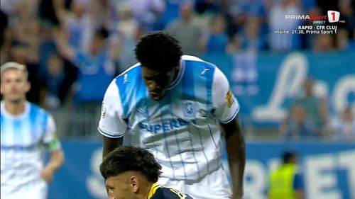 Gestul lui Steven Nsimba după al doilea gol marcat în U Craiova - Petrolul Foto captură video Prima Sport .jpeg