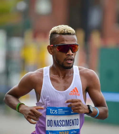 Dispariție misterioasă, final fericit   FOTO+VIDEO.  După 44 de zile de căutări, cel mai rapid maratonist din America de Sud  a fost găsit în viață
