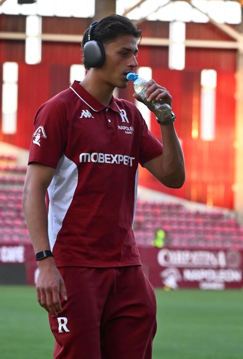 Rapid - CFR, jucatorii au iesit sa inspecteze terenul. FOTO Raed Krishan GOLAZO (8).jpg