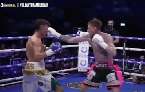 Lee Reeves, în stare critică după ce a fost învins prin KO de Gary Cully (FOTO: captură video DAZN)