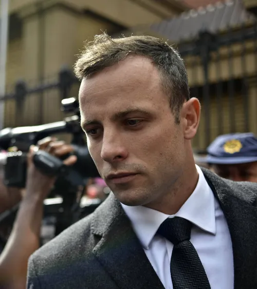 „E ca o fantomă”   Oscar Pistorius, schimbare radicală  după ieșirea din închisoare. Viața secretă la conacul din Waterkloof și reacția comunității