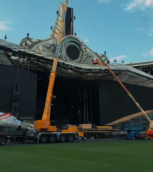 Scenă uriașă pe Cluj Arena   FOTO.  Primele imagini cu  construcția mamut!  A fost adusă cu peste de 200 de camioane