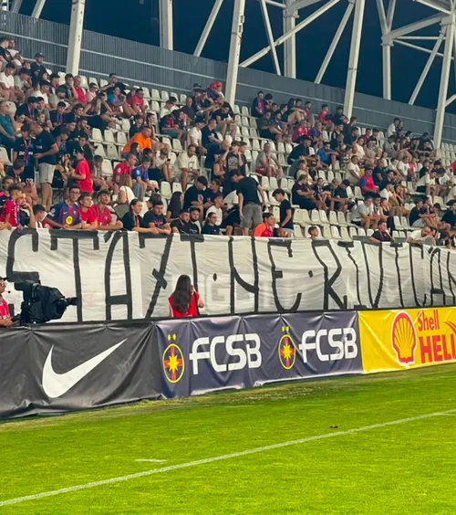 LE-AU ÎNTORS SPATELE   Peluza Nord FCSB, mesaj dur către jucători la meciul cu Farul: ultrașii au absentat din peluză, dar i-au taxat printr-un  banner acid