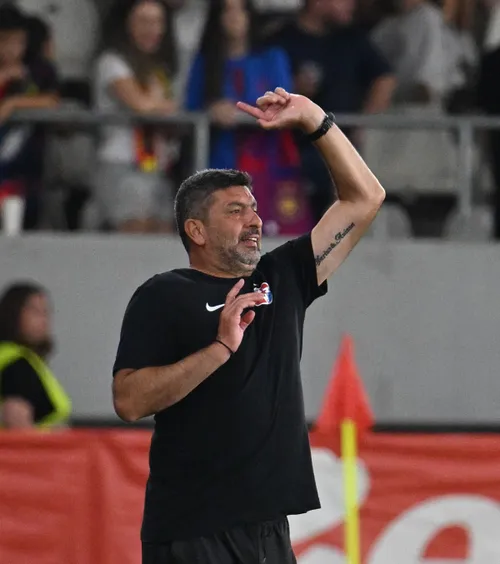Tensiuni în vestiarul FCSB?  Becali intervine:  „Am încredere în MM Stoica până la un punct”.  Baciu neagă categoric: „Minciuni aberante”