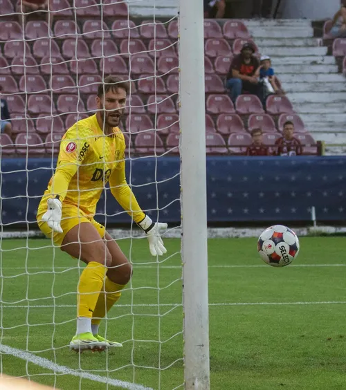 Umilit la debut  Portarul celor de la CFR Cluj,  schimbat la pauza meciului  cu Tromso