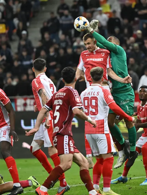 Jucătorul lui Dinamo s-a operat  A suferit  o intervenție la menisc : trebuia să se transfere, dar totul s-a anulat acum! Cât va absenta