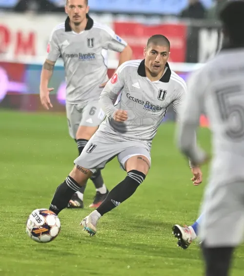 „A făcut o mare greșeală”  Adrian Mititelu promite răzbunare după ce  Bauza a plecat în Grecia:  „E jucătorul nostru! FIFA nu ne-a anunțat nimic”