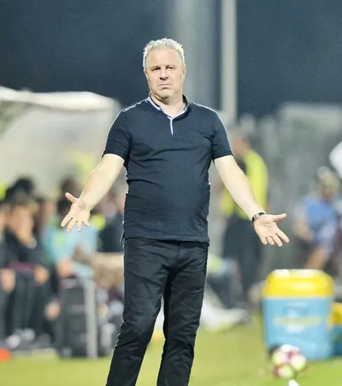 CFR Cluj nu pierde timpul  După decizia de a-l demite pe Antonio Folha, ardelenii îl așteaptă pe  Șumudică  la negocieri în această seară! Ce contract i-ar fi pregătit