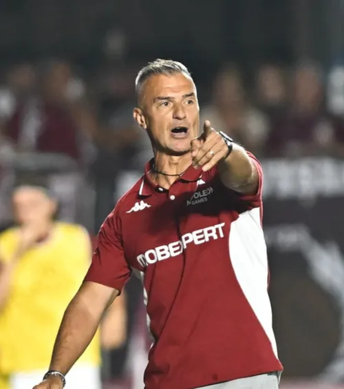 „Dacă nu mă respectați, plec!”   Pancu a urlat în fața jurnaliștilor!  Scos din minți de faza controversată din UTA - Rapid: „Penalty mie la sută!”