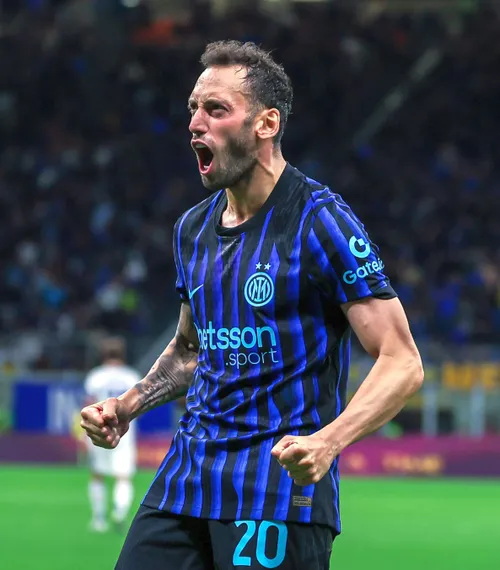 „Îi mulțumesc lui Chivu”  Pleacă  Calhanoglu în Turcia?  Mijlocașul lui Inter, dezvăluiri savuroase: „Mi-am făcut un transplant de păr”
