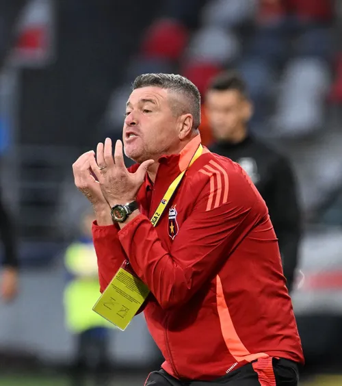 Oprița și-a pierdut cumpătul  A țipat la  propriii suporteri  în timpul partidei Steaua - SCM Râmnicu Vâlcea: „Doi am, lăsați-mă în pace”