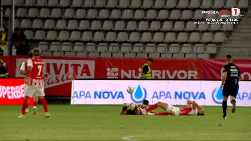 Martin Pascual, lovit de Haită și scos cu ambulanța de pe teren (foto: captură Prima Sport)