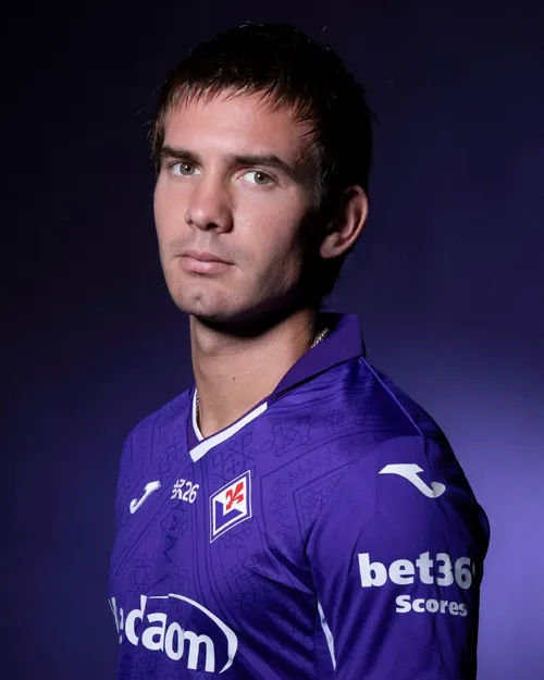 Franco Mastantuono, prezentat oficial la Fiorentina, unde va fi coleg cu Radu Drăgușin. Foto: Instagram @acffiorentina