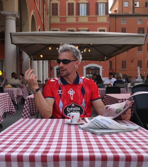 „Cinematografie pură”   Ionuț Radu,  vedetă în reportajul celor de la Celta: ce gesturi a făcut pe o terasă din Italia