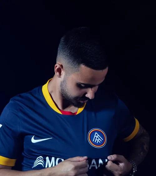 „La 10 ani am semnat cu Barcelona”  Românul  Enes Sali  explică pentru un mare ziar spaniol de ce a ales să joace în La Liga 2