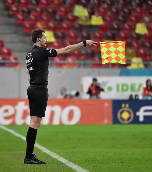 Reabilitat de Kyros Vassaras  Revenit în Liga 1,  asistentul pedepsit  după scandalul de la U Craiova - Dinamo a primit și meci în Europa