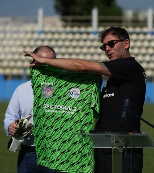 Primăria Sectorului 2 și-a făcut club sportiv   FOTO.  Lobonț, Petrea și Tibi Bălan, în proiectul Oxigen București +  Investiție de 15 mil. de euro  în refacerea unei baze