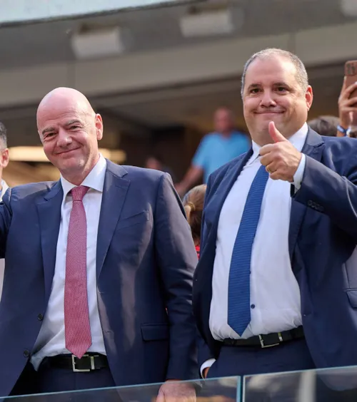 Combatant anti Infantino  Cine poate fi un  concurent real la președinția FIFA.  Nici acesta nu e fără pată!