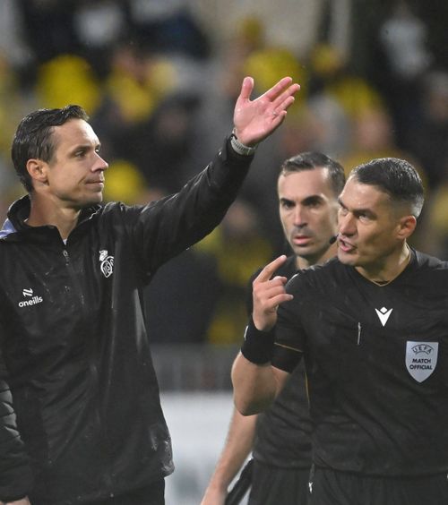 Scandal cu Istvan Kovacs   Arbitrul i-a eliminat trei colegi și antrenorul lui Olaru  la St. Gilloise, în Liga Campionilor. Ce i-a înfuriat pe belgieni