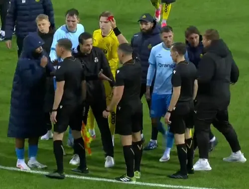 Jucătorii și antrenorul lui USG i-au asediat la final pe arbitrii. Kovacs i-a mai eliminat pe Zorgane și Florucz