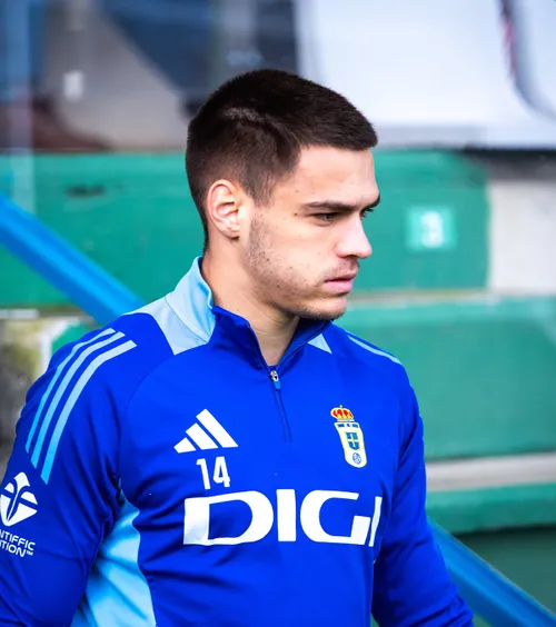Paraschiv nu mai are loc nici în Segunda  Atacantul român s-a depărțit de  Real Oviedo,  după împrumutul la Rapid