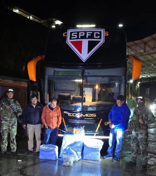 86 de kilograme de marijuana!  Autocar cu însemnele clubului  Sao Paulo,  reținut din cauza unei cantități uriașe de droguri
