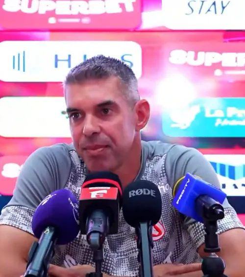 L-a șters din memorie   VIDEO.   Nuno Campos,  blocat la conferința lui Dinamo, când a venit vorba de Pușcaș: „Scuze, am uitat...”