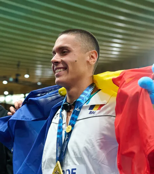 David Popovici, un mesaj cât o țară  Supercampionul a pus din nou România pe harta lumii, apoi a scris  trei cuvinte care le-au mers direct la inimă românilor