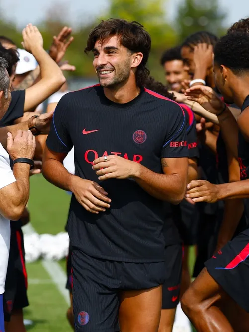 Ferran Torres, prezentat oficial de PSG. Foto: Instagram @psg