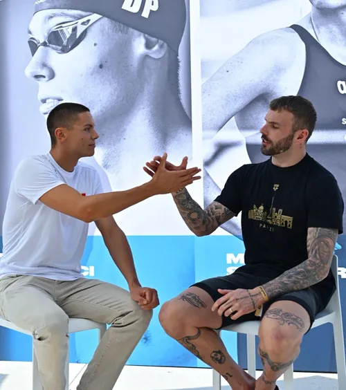 Kyle Chalmers vrea să vină în România  Australianul l-a intervievat pe David Popovici și l-a numit pe român  „cel mai mare înotător din toate timpurile!”