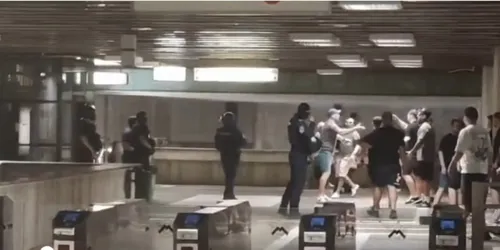 Incidente la metrou înainte de Rapid - Dinamo Foto captură VIDEO Fanatik.ro .jpg
